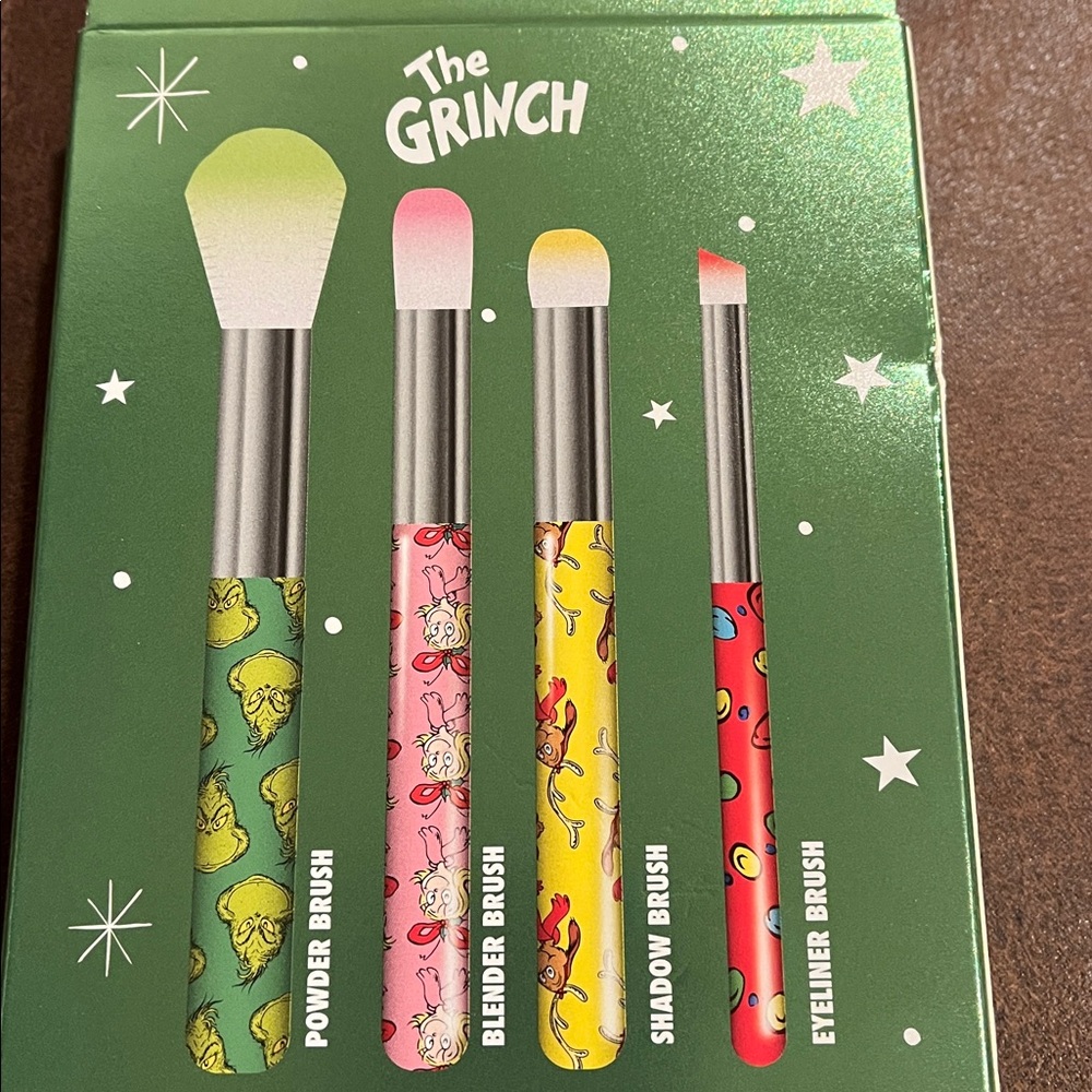 The Grinch Cosmetic Brush Set - Green, Pink, Red - Picture 4 of 4